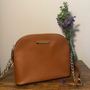 Lightly used side bag with functional zippers